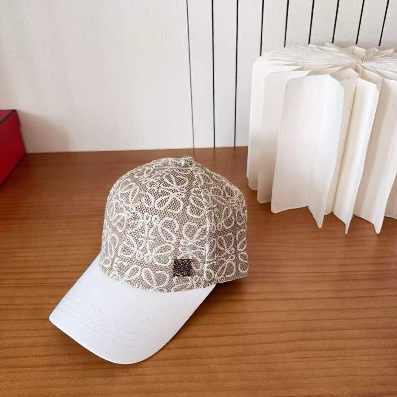 Loewe cap