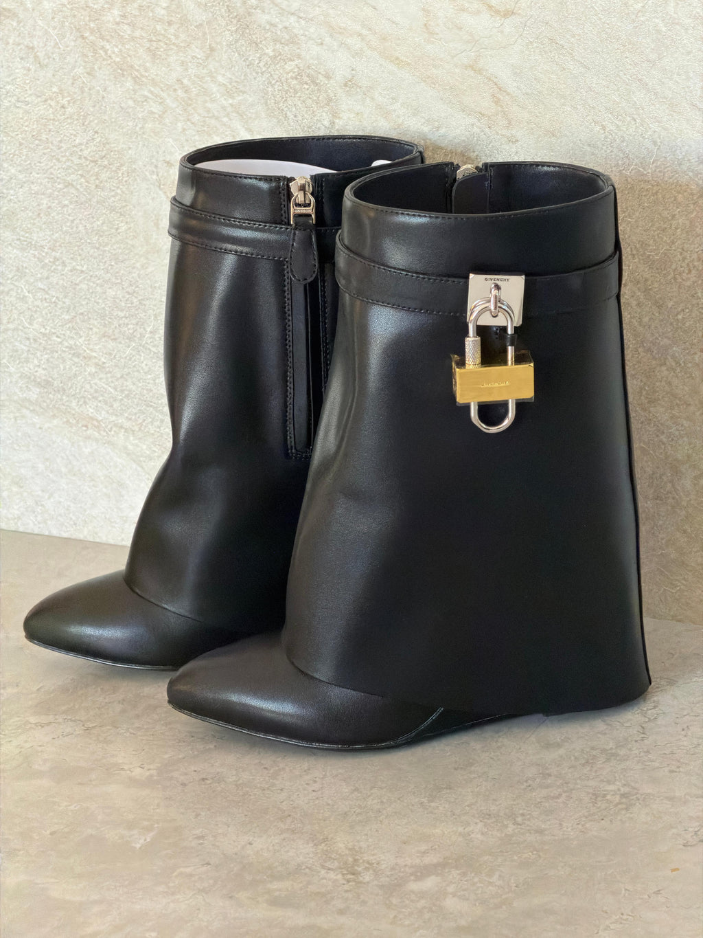 GIVENCHY