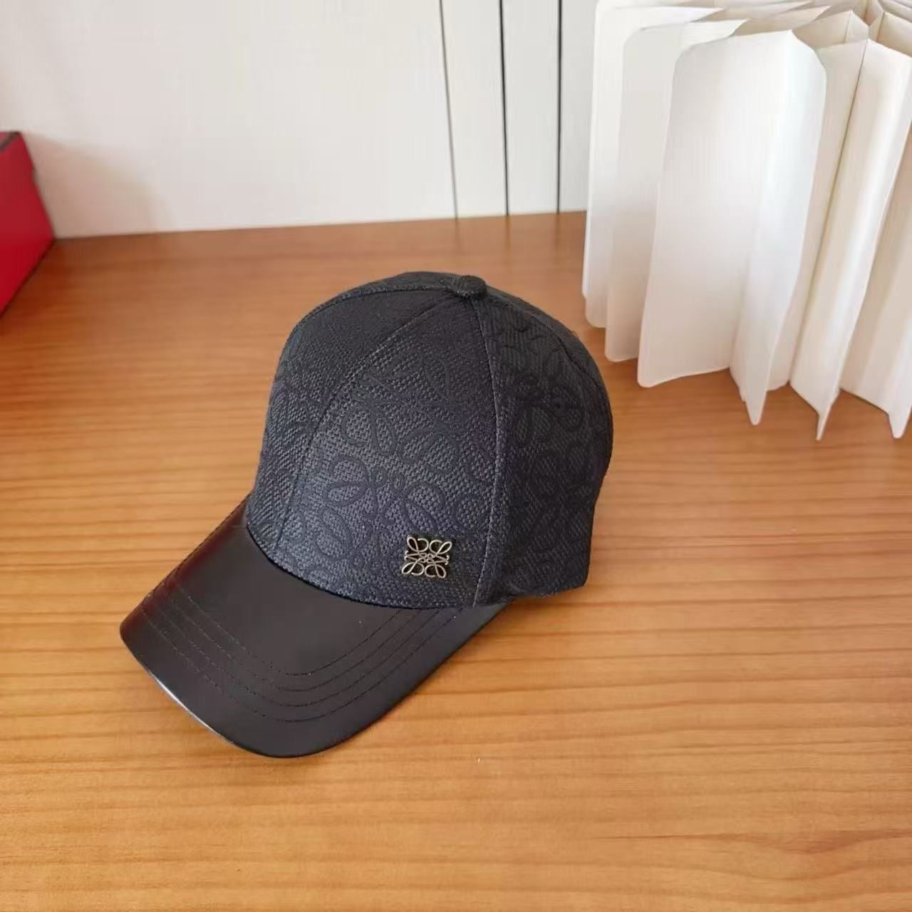 Loewe cap